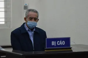 Ghen tuông, đặt bẫy điện để... canh cửa nhà bồ nhí