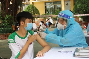 Thủ tướng Phạm Minh Chính: 'Sẽ tiêm vaccine COVID-19 xuyên Tết'