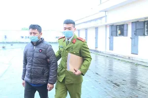 Lén đốt ô tô của hàng xóm vì mâu thuẫn cá nhân