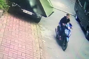 Trộm gần 300 triệu đồng trên ô tô rồi mang đi mua xe SH