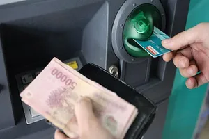 Công an tìm người bỏ quên 10 triệu đồng tại cây ATM