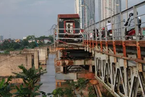 Ảnh: Tình trạng 'già yếu' của cây cầu 120 năm tuổi tại Hà Nội