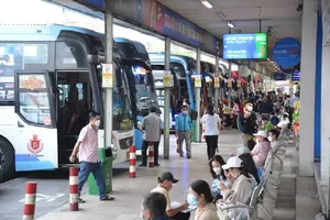 Bộ GTVT đề nghị giảm 30% mức phí sử dụng đường bộ cho xe khách