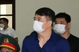 Bị cáo buộc nhận hối lộ hơn 18 tỉ từ 'trùm' xăng lậu, cựu đại tá biên phòng nói ‘không quen biết, không nhận tiền’ 