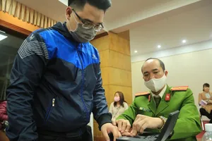 Thu hồi sổ hộ khẩu rồi, làm CCCD gắn chip như thế nào?