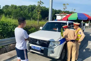 Phê ‘thuốc lắc’, không có bằng lái, tài xế liều mình lao xe trên cao tốc