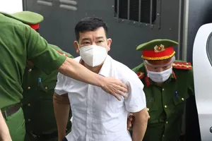 Xét xử cựu đại tá Phùng Anh Lê: ‘Sếp đã chỉ đạo thì phải thực hiện, quận này của sếp cả’