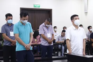 Tòa xử đến 21 giờ 30, cựu đại tá Phùng Anh Lê nói lời sau cùng