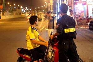 4 trường hợp cảnh sát cơ động được kiểm tra người và phương tiện 