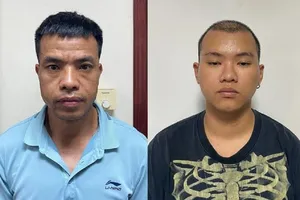 Thêm 2 người trong đường dây ‘bảo kê’ chợ đầu mối hoa quả bị bắt