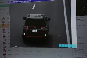 4 ô tô che mờ biển số trên cao tốc để… tránh bị phạt nguội