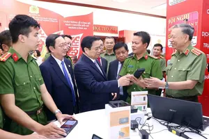 Bộ Công an: Sẽ có Nghị định mới liên quan đến xuất trình sổ hộ khẩu