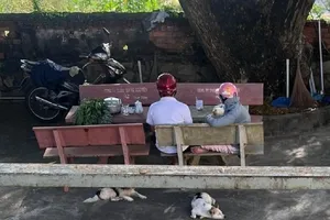 Gia đình viết thư cảm ơn CSGT kịp ngăn 1 phụ nữ định nhảy cầu tự tử