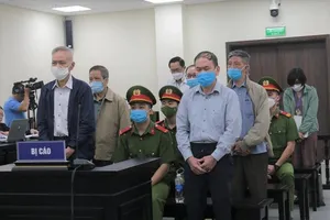 Cựu vụ trưởng Bộ Y tế: ‘Ký vì sơ suất, tin là đã đầy đủ’ 