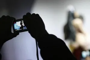 Níu kéo bạn gái không thành, giám đốc quay sang đòi quà rồi ‘tống tiền’