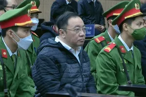 Vụ AIC: Luật sư của cựu giám đốc Sở Y tế bào chữa thế nào về 'bánh ít đi, bánh quy lại'?