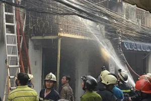 Cháy nhà sau nhiều tiếng nổ lớn