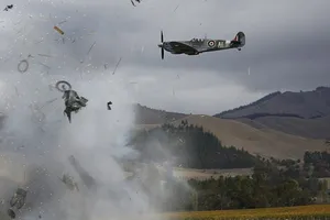  New Zealand: Máy bay nổ tung trên không, phi công may mắn thoát chết