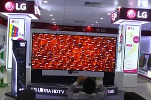 Chiếc Tivi giá gần 2 tỷ đồng về Việt Nam