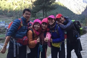 Trực thăng đón 5 người Việt kẹt trên núi Nepal