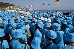 Pháp đón tiếp đoàn khách du lịch khổng lồ gồm 6.400 người