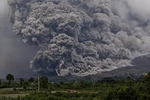 Indonesia: Núi lửa lại phun trào như ngày tận thế