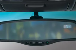 Bạn biết cách sử dụng gương chiếu hậu ô tô?