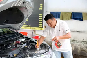 Có nên rửa động cơ ô tô?