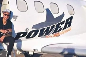 Neymar chơi trội, tậu máy bay riêng