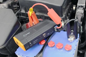 Kinh nghiệm khắc phục ô tô bị hết điện ắc quy