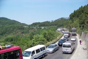 Kinh nghiệm sống còn khi lái xe tự động lên đèo, xuống dốc - Bài 2