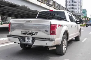 Đừng nhầm làn đường khi chạy xe ô tô bán tải 