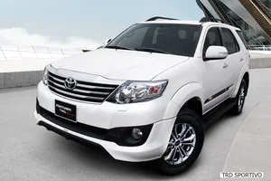 Top 10 mẫu xe bán chạy nhất tháng 8/2015 