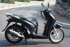 Cận cảnh Honda SH mới khởi động như ô tô