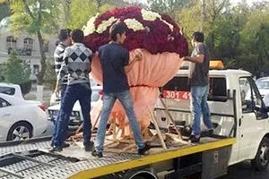 Trai trẻ si tình chi gần 80 triệu mua hoa tặng bạn gái