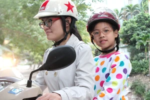 7 điều lưu ý an toàn khi chở bé đi xe máy