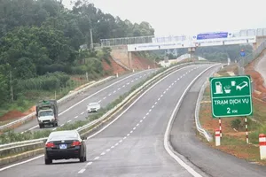 Lái xe chơi Tết đường dài, cần chú ý gì?