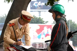 Đi sai làn đường, không mang giấy tờ xe, bị phạt gần 3 triệu đồng?