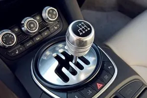 5 điều bạn không bao giờ được làm khi lái xe số sàn