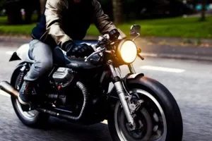 Bật đèn xe ban ngày có bị phạt?