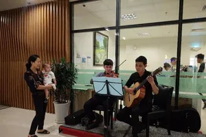 Bệnh viện chơi nhạc sống phục vụ bệnh nhân
