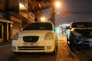Ô tô thấy trống đâu, đậu đó coi chừng bị phạt