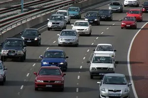 Giữ khoảng cách thế nào cho an toàn khi lái xe?