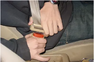 Khi nào xử phạt ngồi ghế sau không thắt dây an toàn?