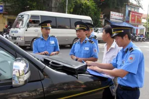 Thanh tra đường bộ được dừng xe trong trường hợp nào?