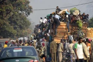 Trường hợp nào được chở người trên ô tô chở hàng?