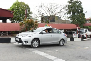 Mất hai ngón tay có được thi giấy phép lái xe hạng B1?