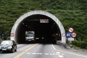 Những điều cần biết khi lái xe ô tô trong hầm đường bộ