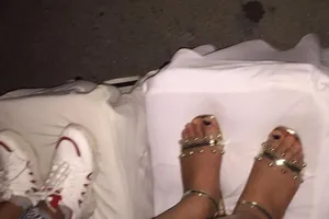 Đứng lên ghế ở lễ hội Sầm Sơn: Được mình, kệ người