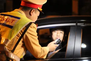 Chỉ nhấp 1 ngụm rượu, tài xế vẫn bị phạt tiền, tạm giữ xe